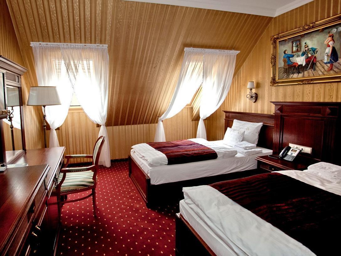 Hotel Óbester Debrecen Exterior foto
